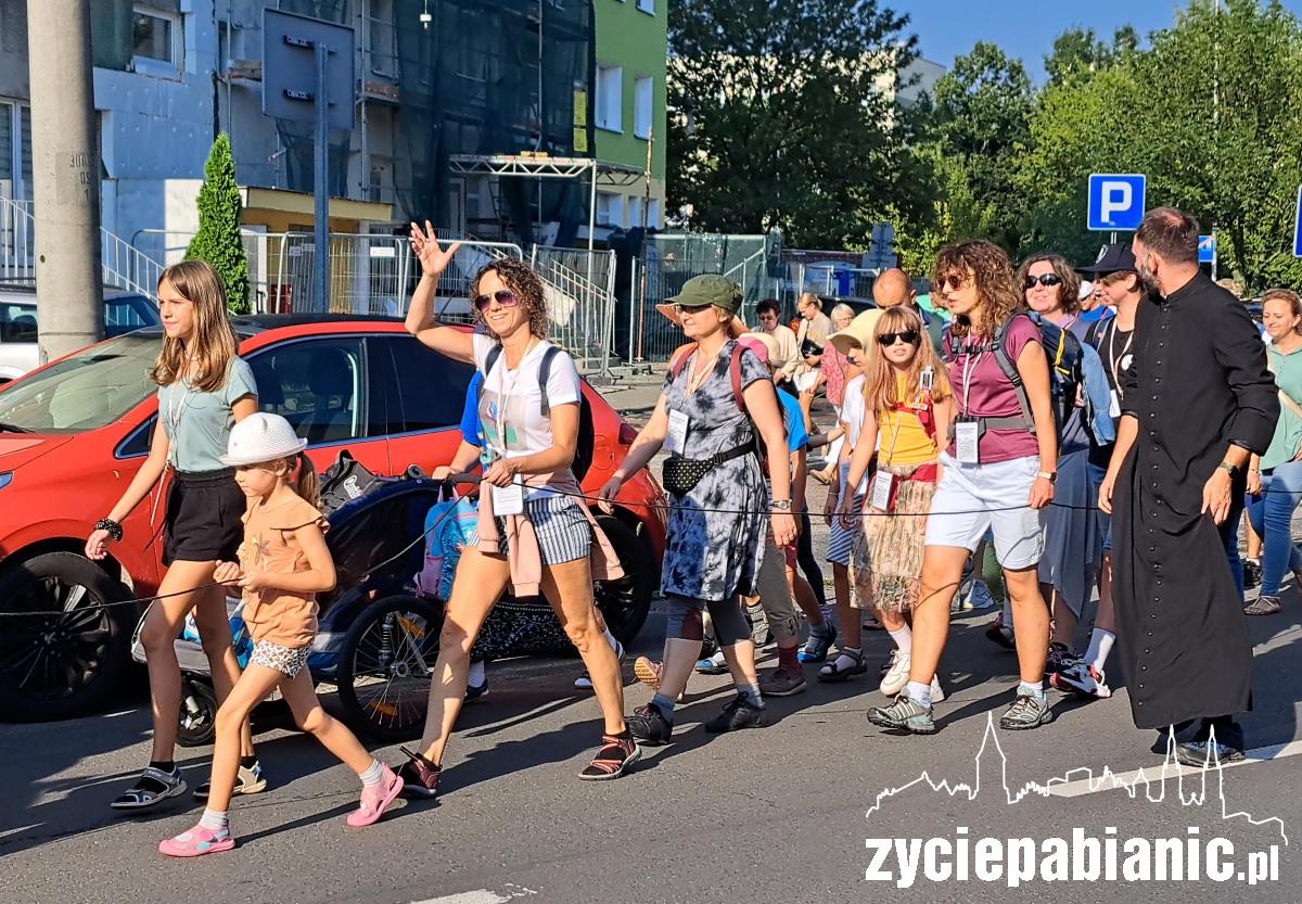 Piesza pielgrzymka wyruszyła na Jasną Górę
