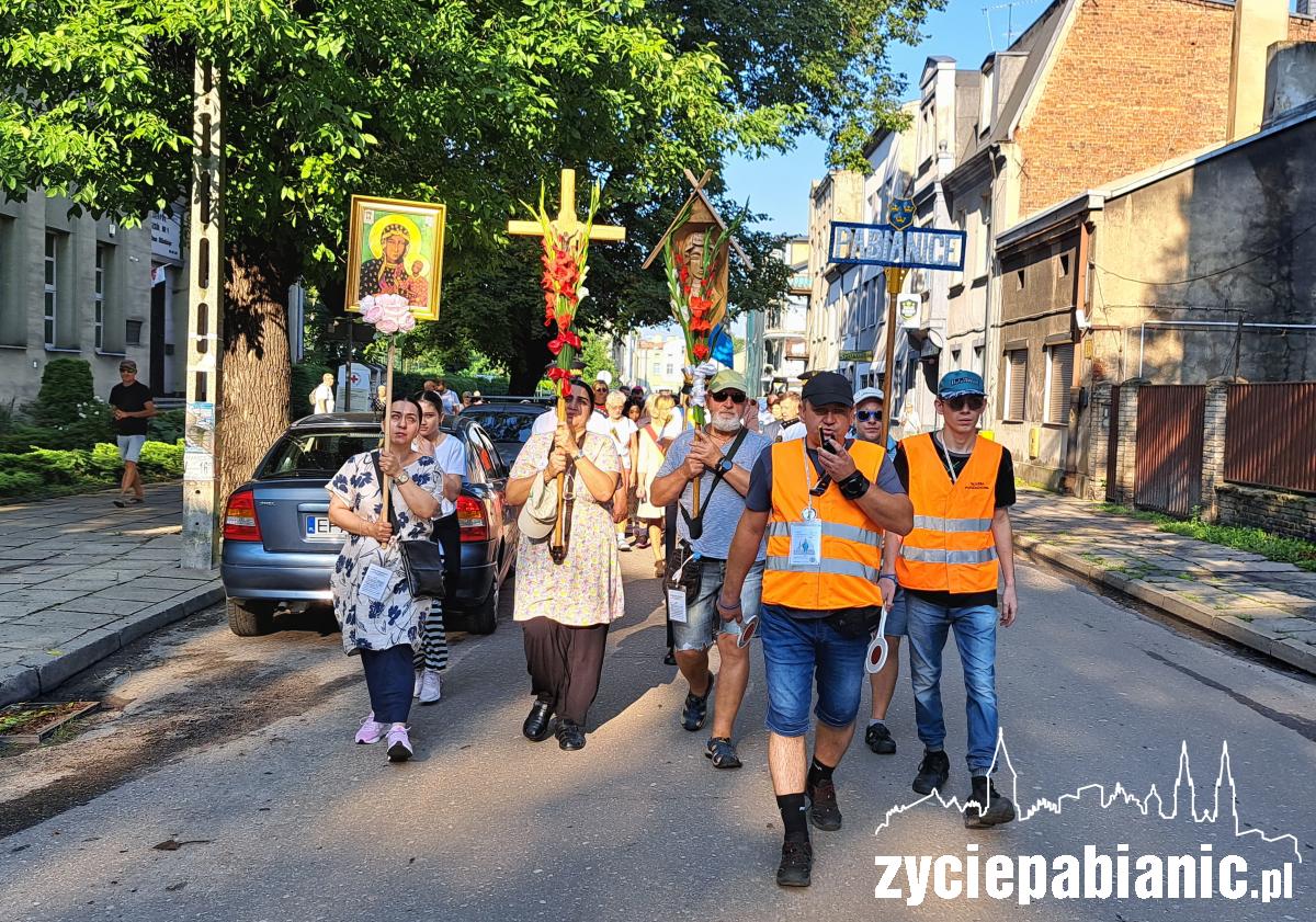 Piesza pielgrzymka wyruszyła na Jasną Górę