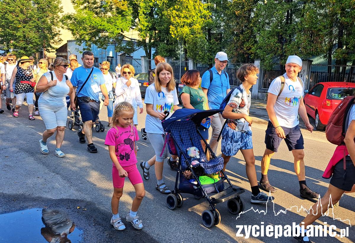 Piesza pielgrzymka wyruszyła na Jasną Górę