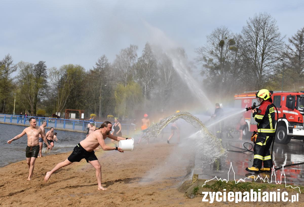 Bitwa morsy kontra strażacy