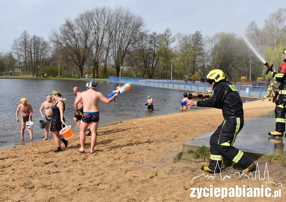 Bitwa morsy kontra strażacy