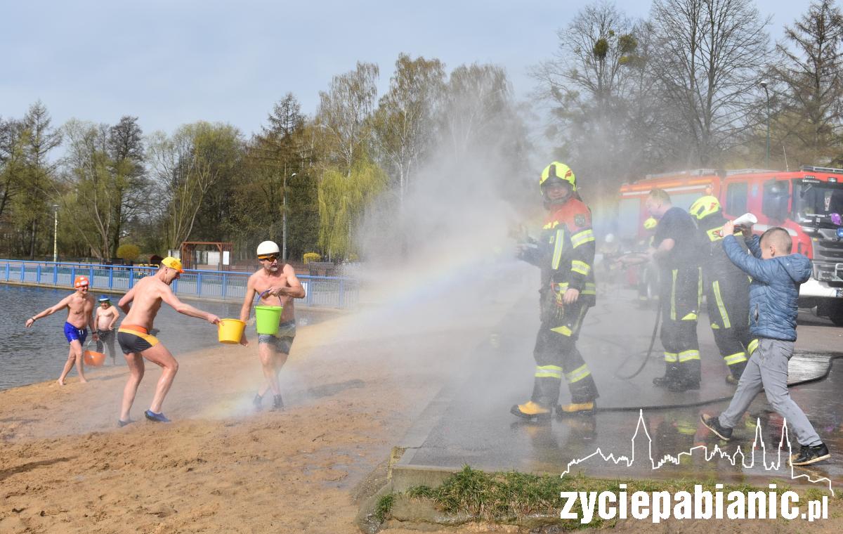 Bitwa morsy kontra strażacy