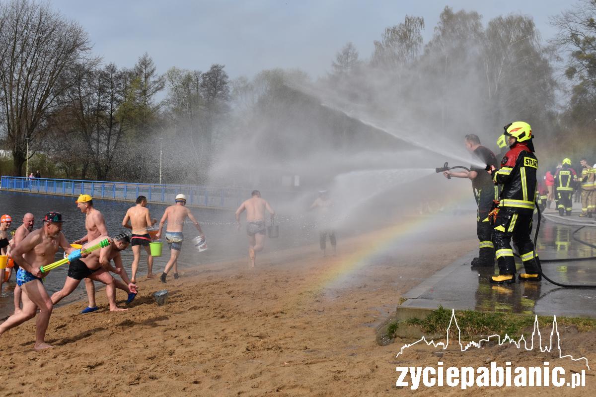 Bitwa morsy kontra strażacy