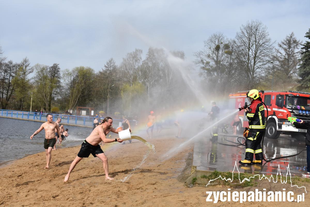 Bitwa morsy kontra strażacy