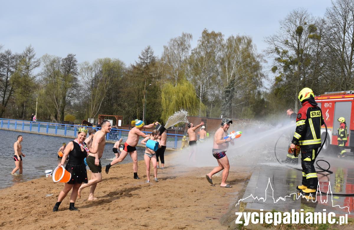 Bitwa morsy kontra strażacy