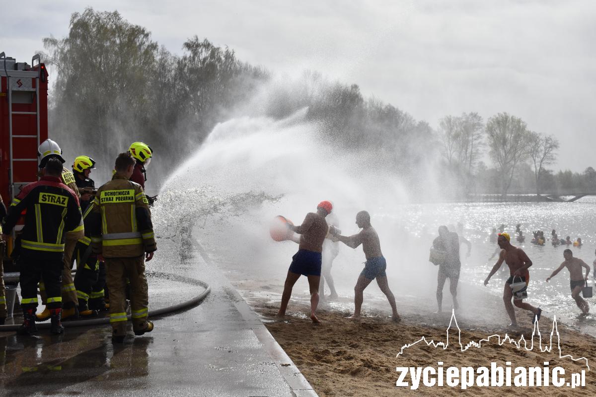 Bitwa morsy kontra strażacy