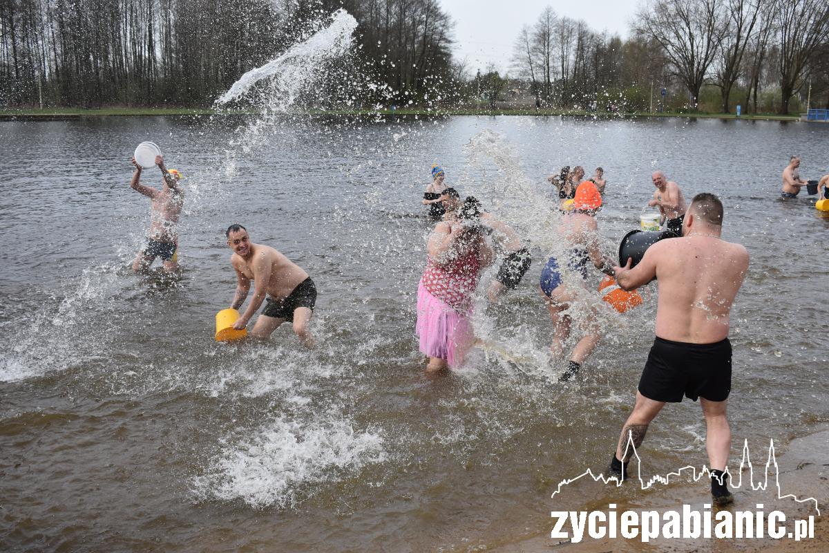 Bitwa morsy kontra strażacy