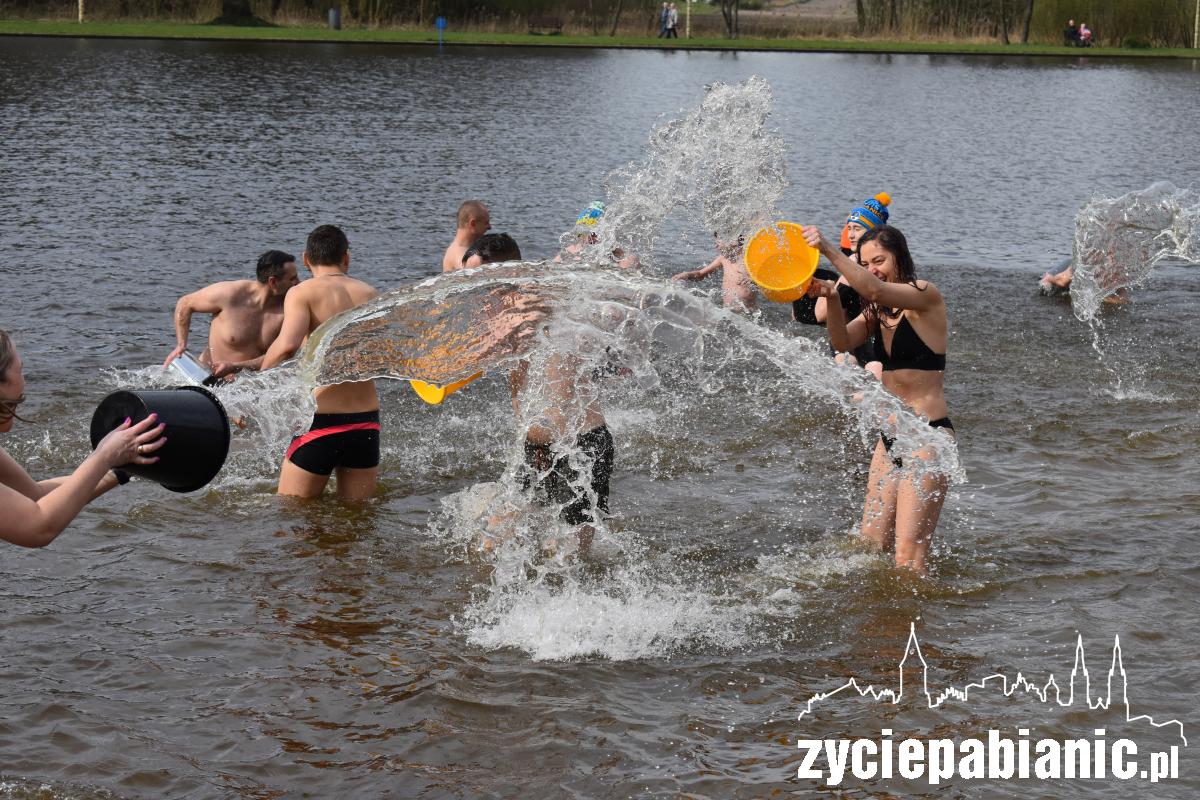 Bitwa morsy kontra strażacy