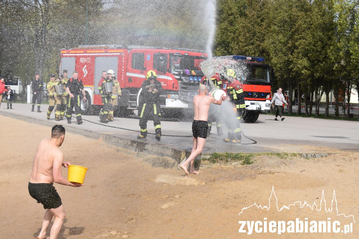 Bitwa morsy kontra strażacy