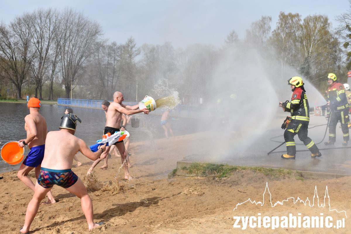 Bitwa morsy kontra strażacy