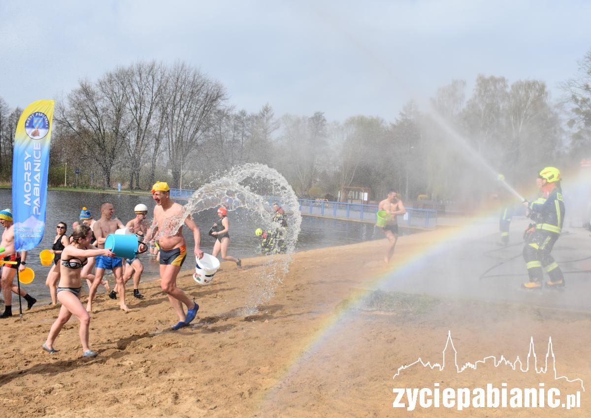 Bitwa morsy kontra strażacy