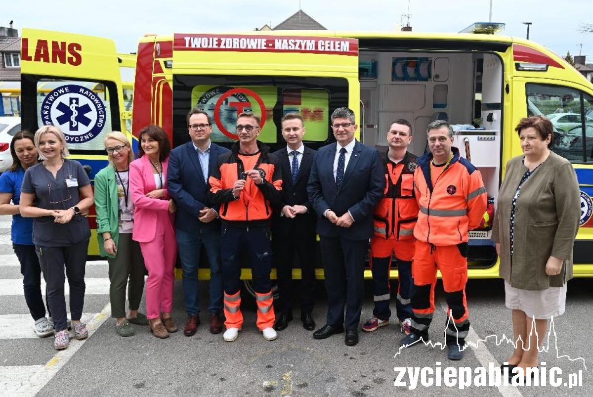 Nowa karetka w Pabianickim Centrum Medycznym