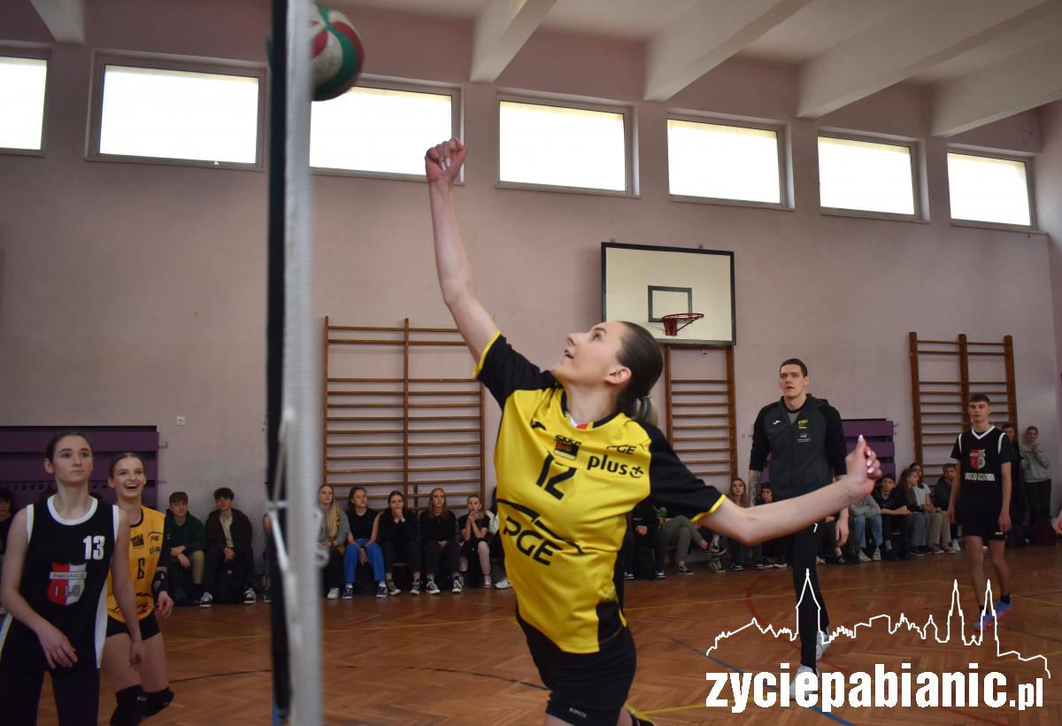 Zawodnicy Skry Bełchatów dali lekcję siatkówki licealistom