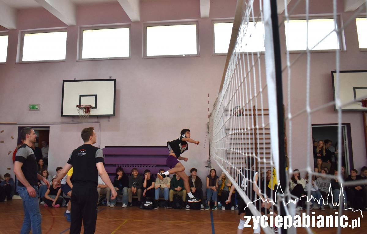 Zawodnicy Skry Bełchatów dali lekcję siatkówki licealistom