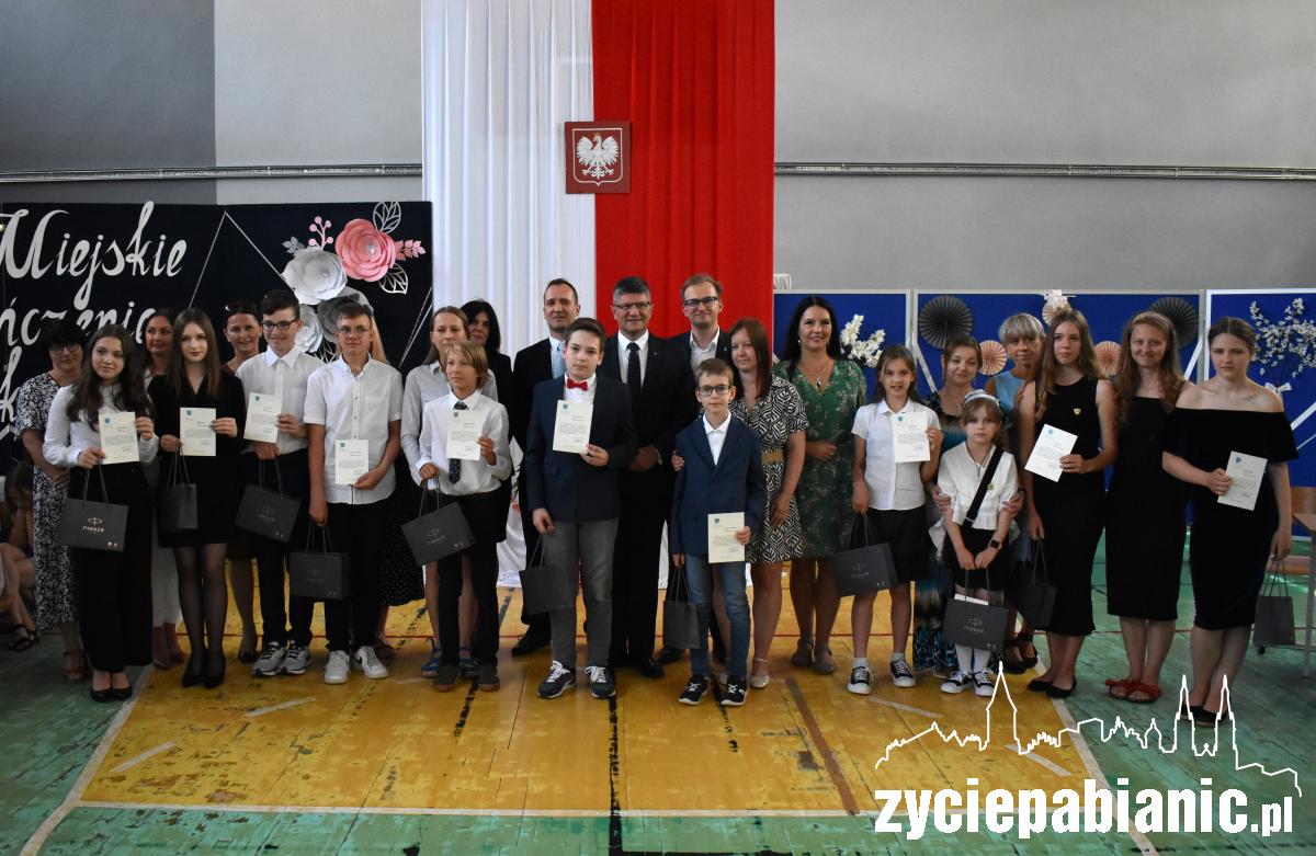Prymusi szkół podstawowych