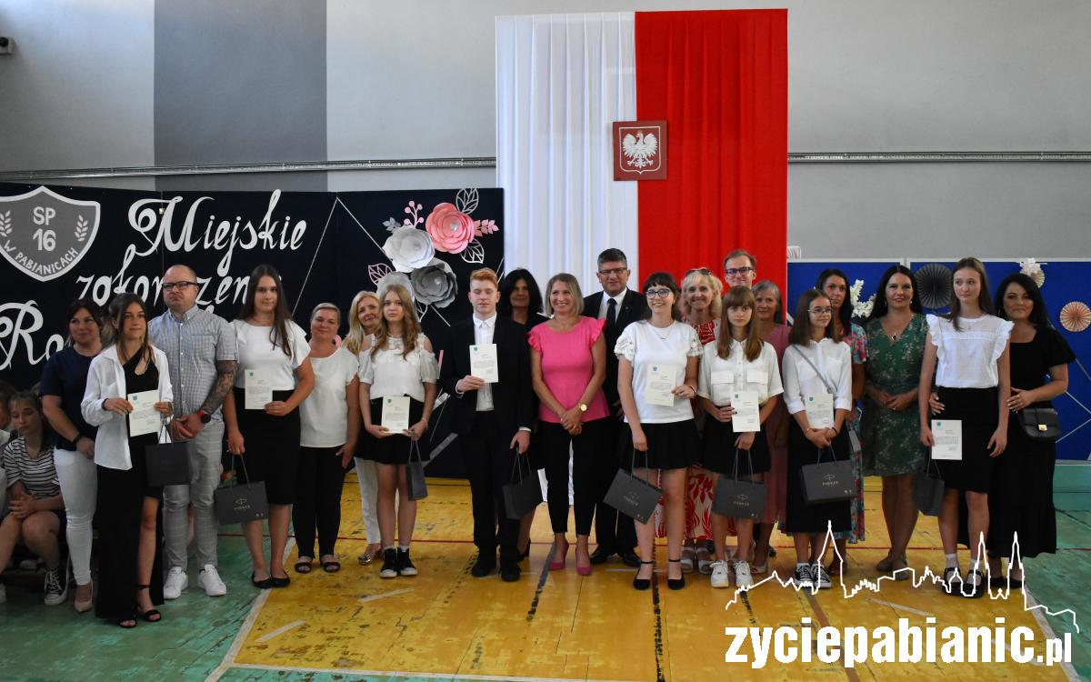 Prymusi szkół podstawowych