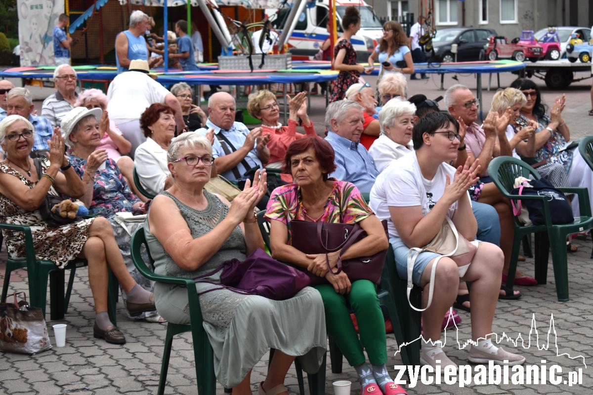 Porwał parafianki do tańca