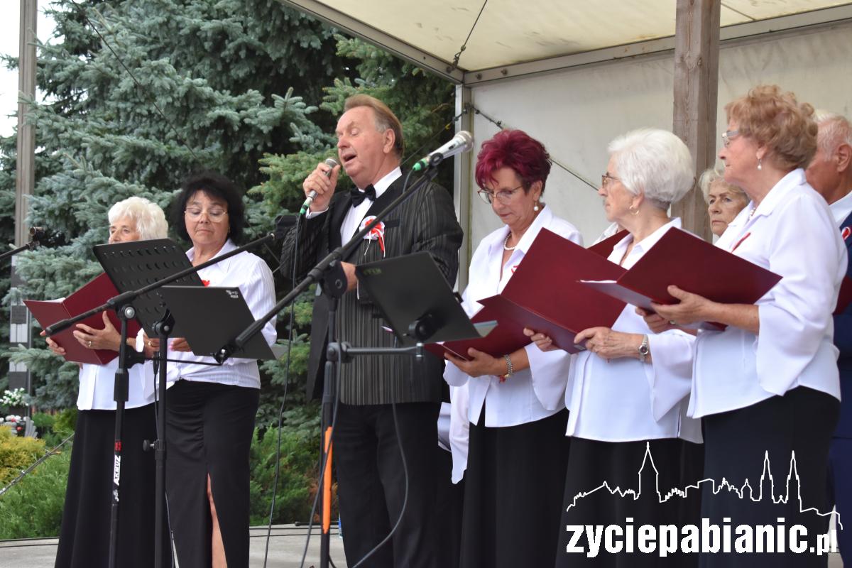 Porwał parafianki do tańca