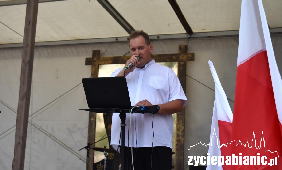 Porwał parafianki do tańca