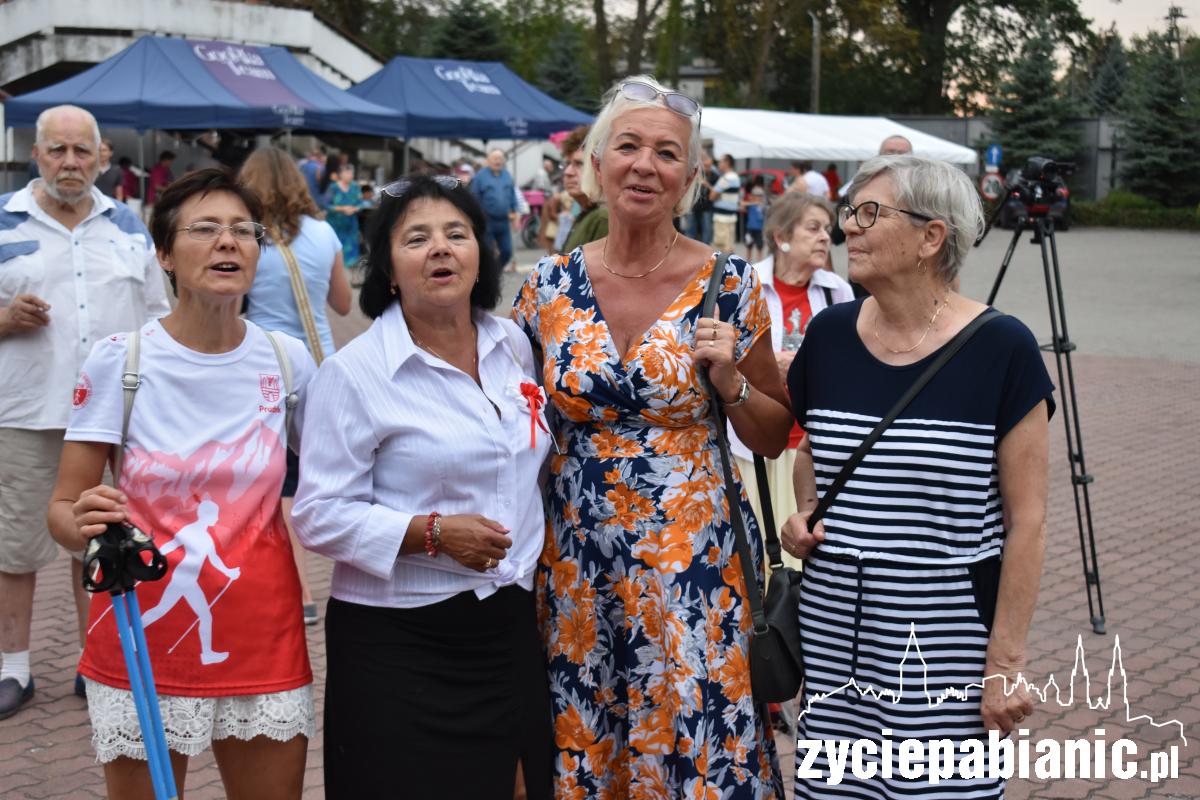 Porwał parafianki do tańca