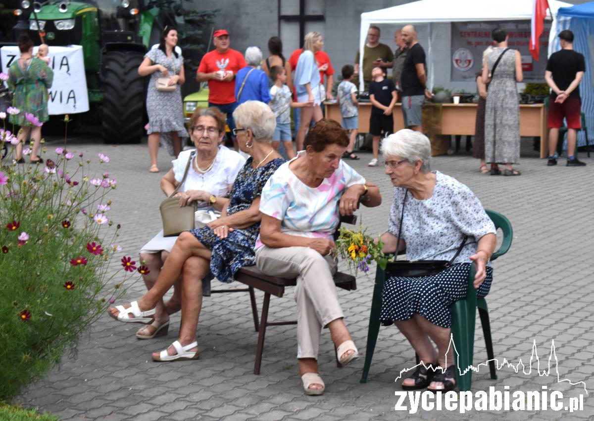 Porwał parafianki do tańca