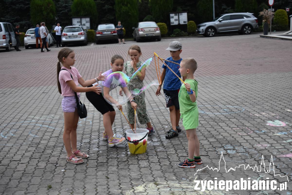 Porwał parafianki do tańca
