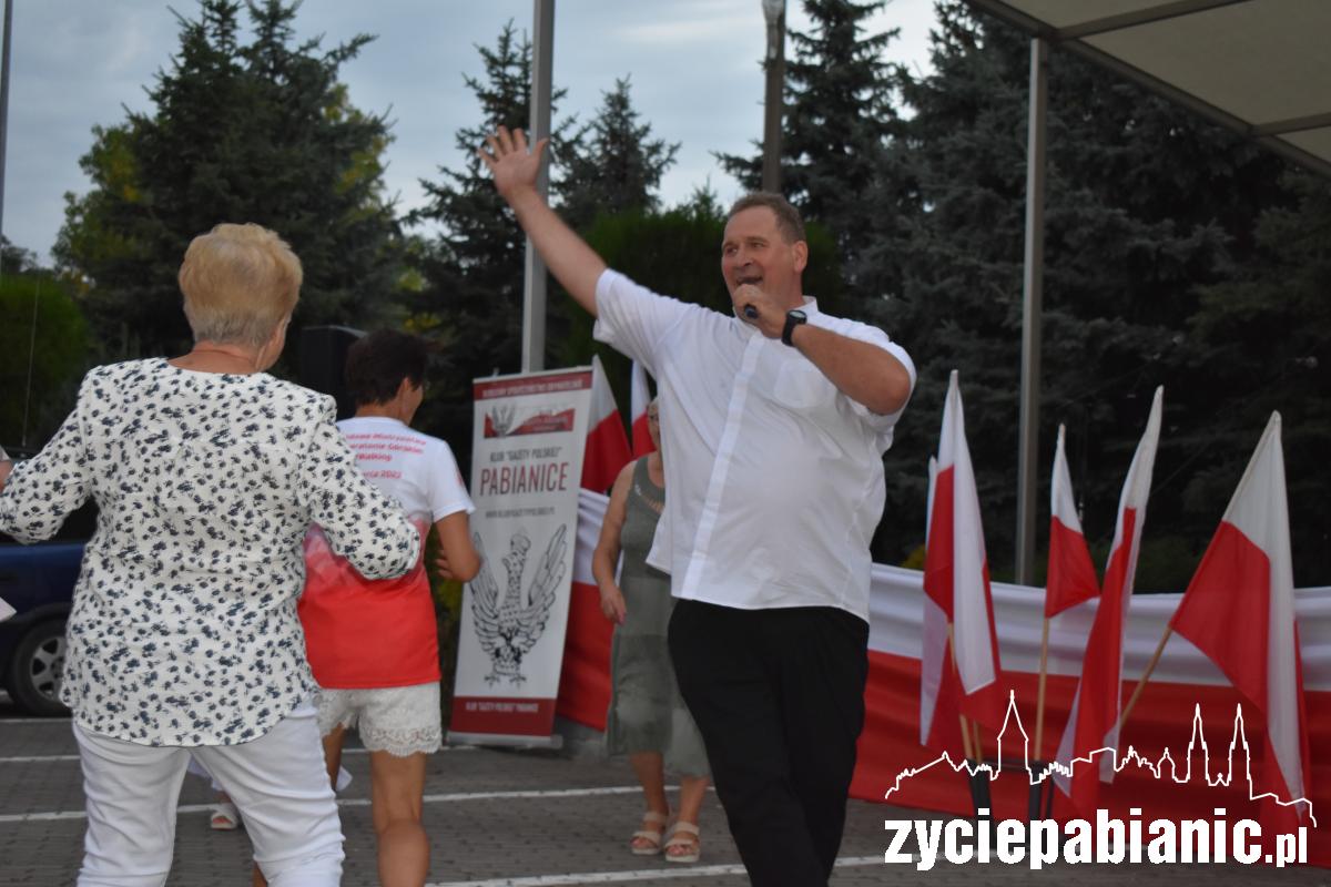 Porwał parafianki do tańca