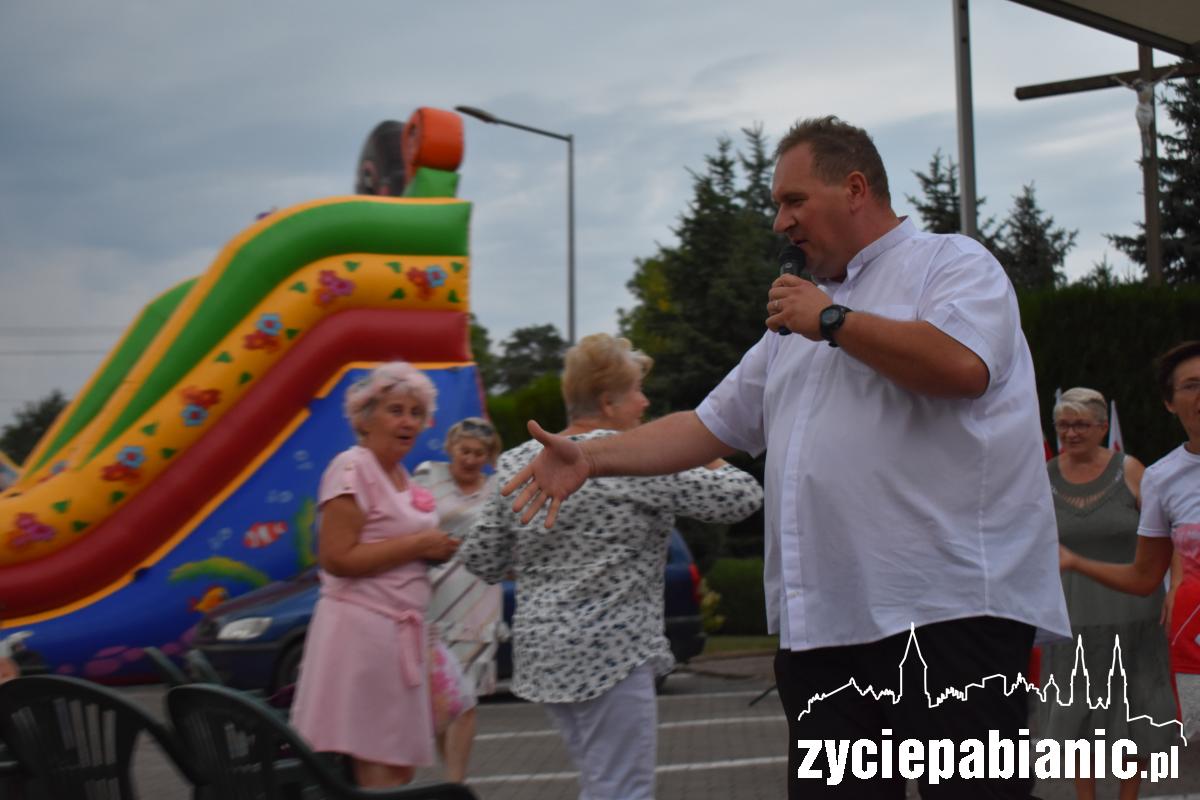 Porwał parafianki do tańca
