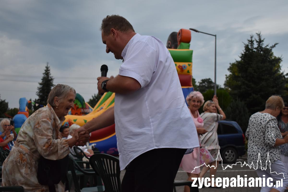 Porwał parafianki do tańca