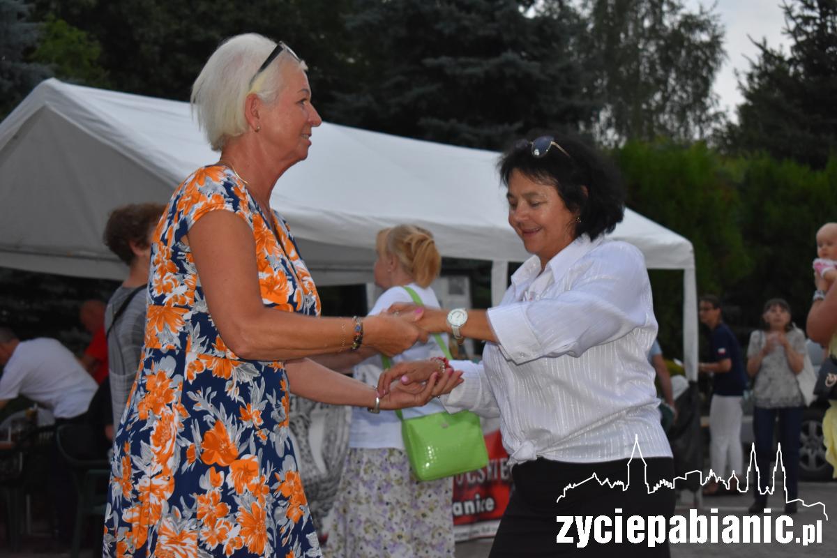 Porwał parafianki do tańca