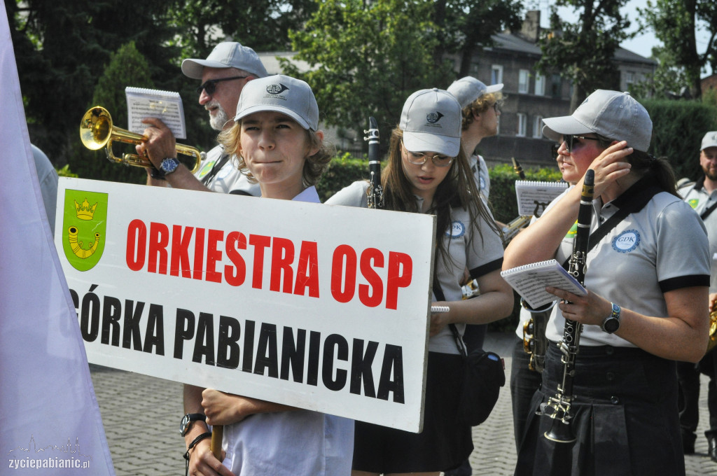 Roztańczona parada przeszła przez miasto [FOTO]