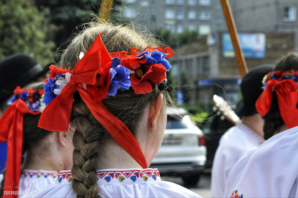 Roztańczona parada przeszła przez miasto [FOTO]