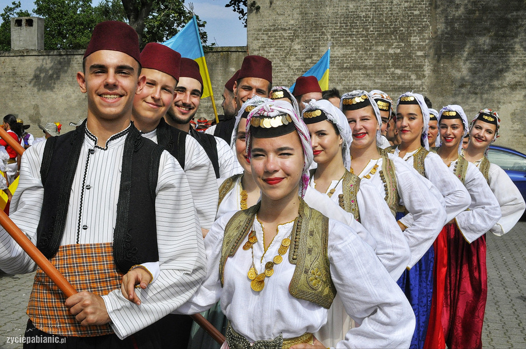 Roztańczona parada przeszła przez miasto [FOTO]