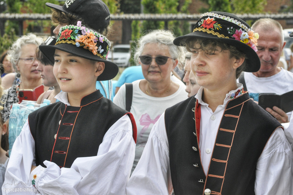 Roztańczona parada przeszła przez miasto [FOTO]