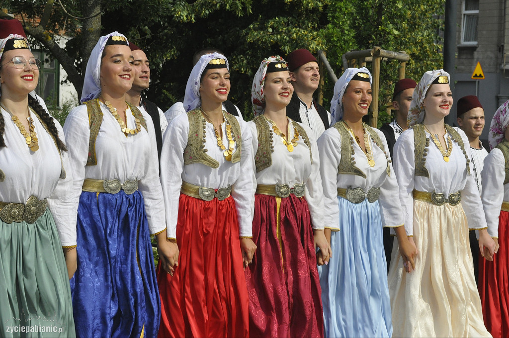 Roztańczona parada przeszła przez miasto [FOTO]