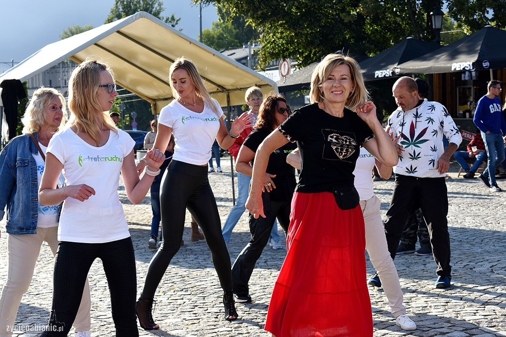 Dancing Międzypokoleniowy na Starym Rynku