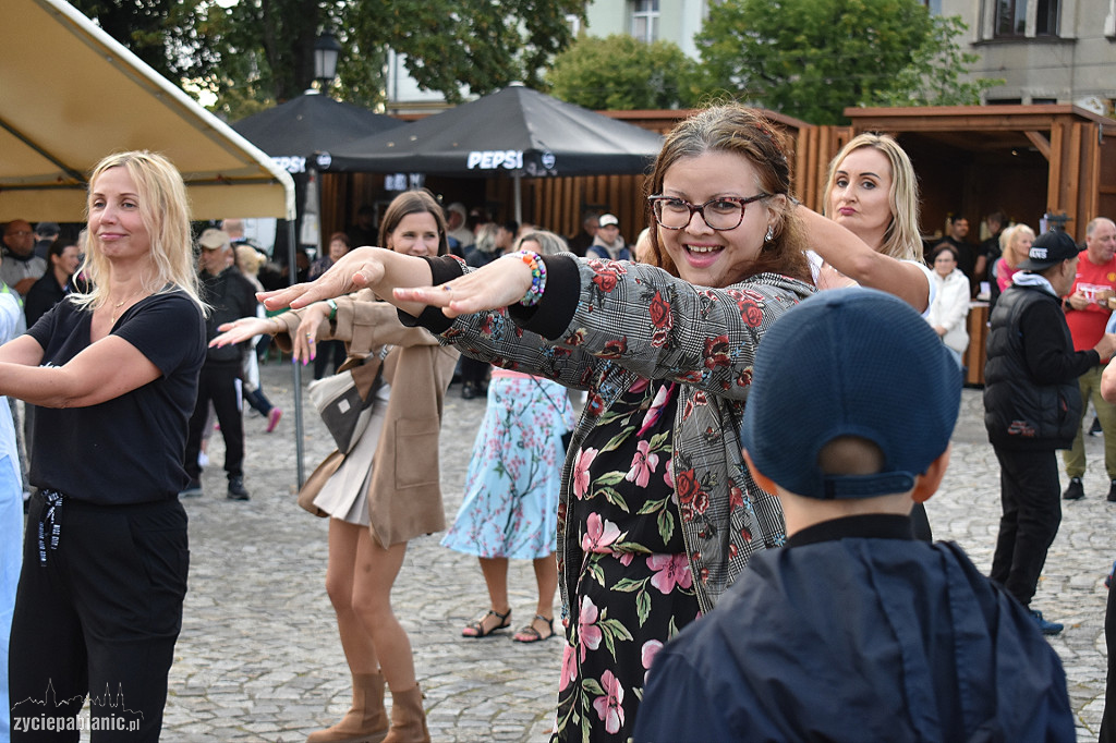 Dancing Międzypokoleniowy na Starym Rynku