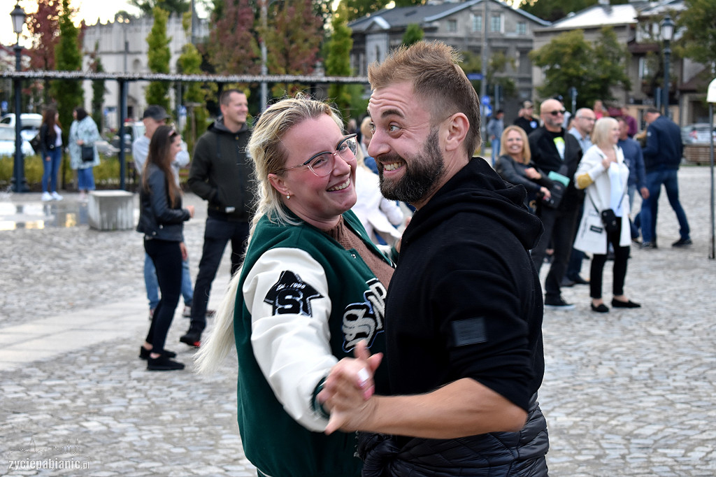 Dancing Międzypokoleniowy na Starym Rynku