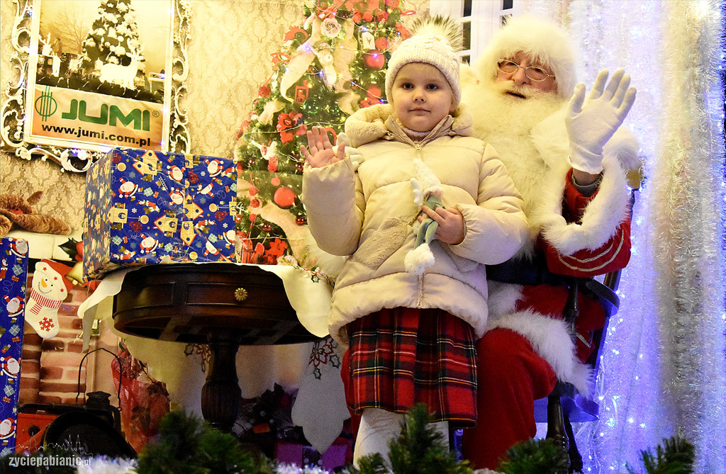 Parada i jarmark świąteczny