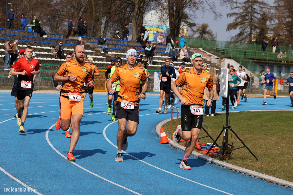 Bieg na dychę przez Pabianice