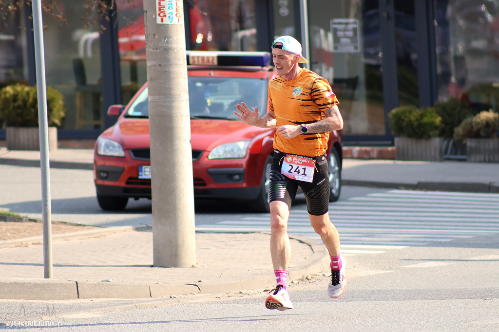 Bieg na dychę przez Pabianice