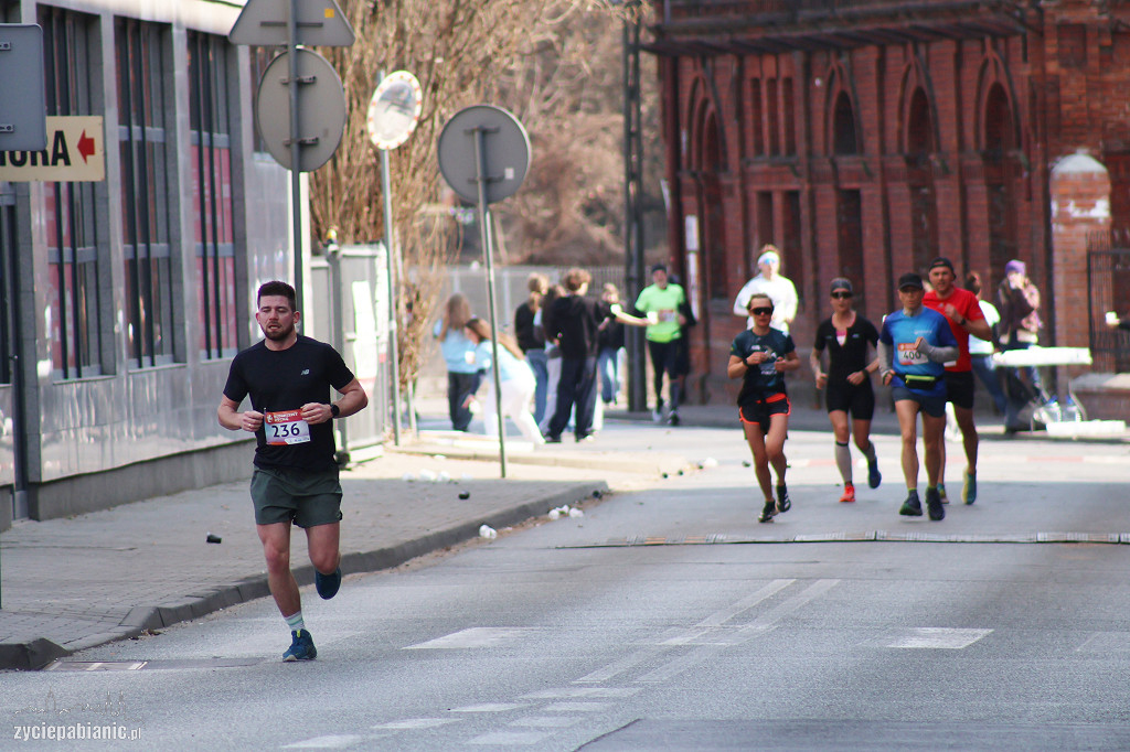 Bieg na dychę przez Pabianice