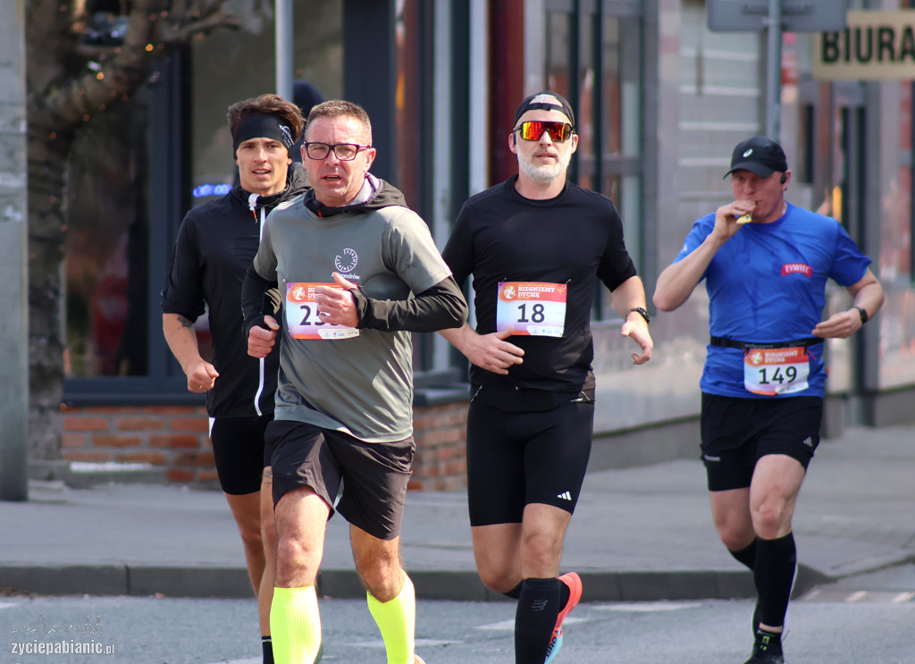Bieg na dychę przez Pabianice