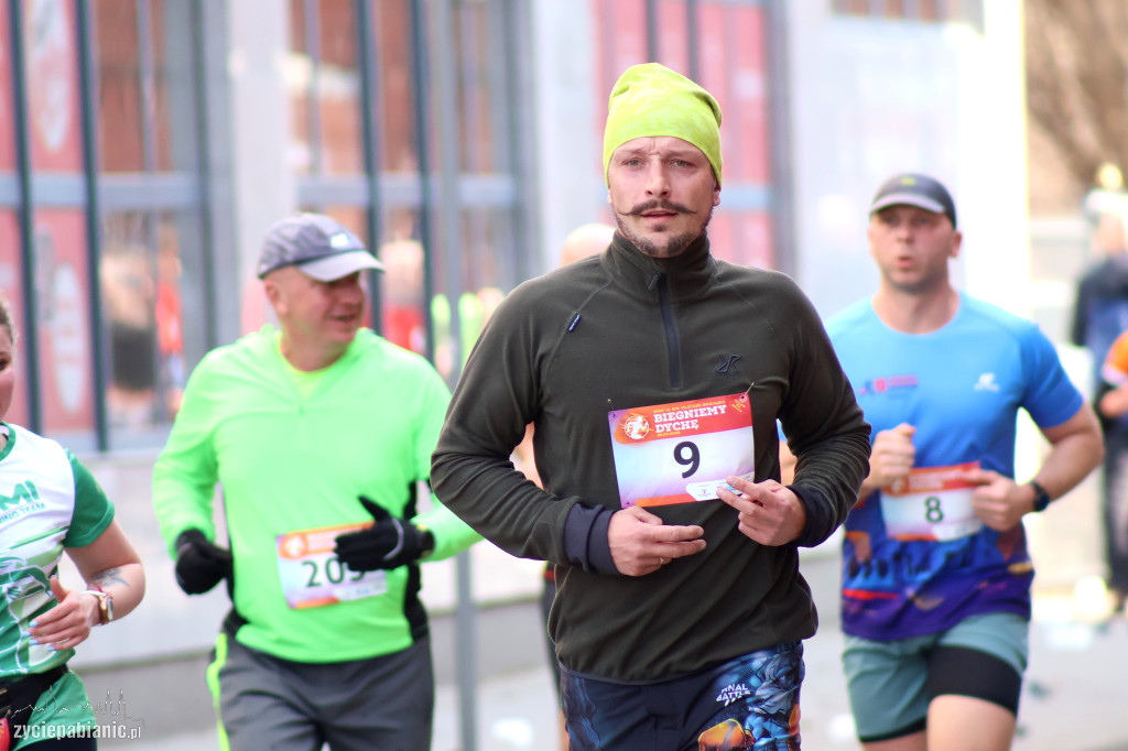 Bieg na dychę przez Pabianice