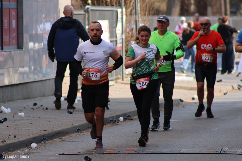 Bieg na dychę przez Pabianice