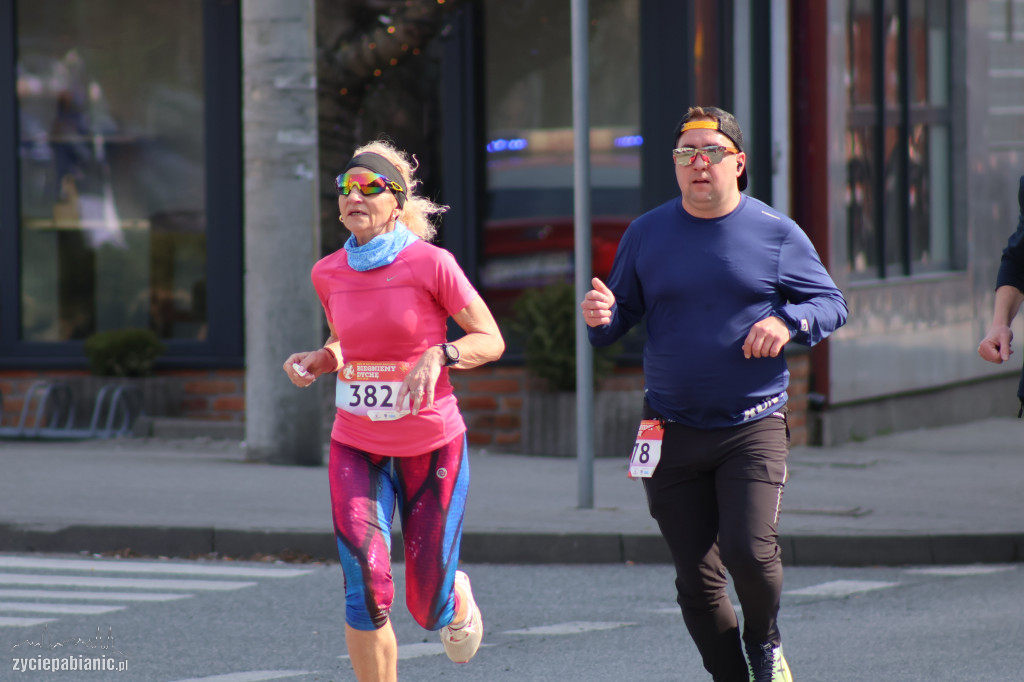 Bieg na dychę przez Pabianice
