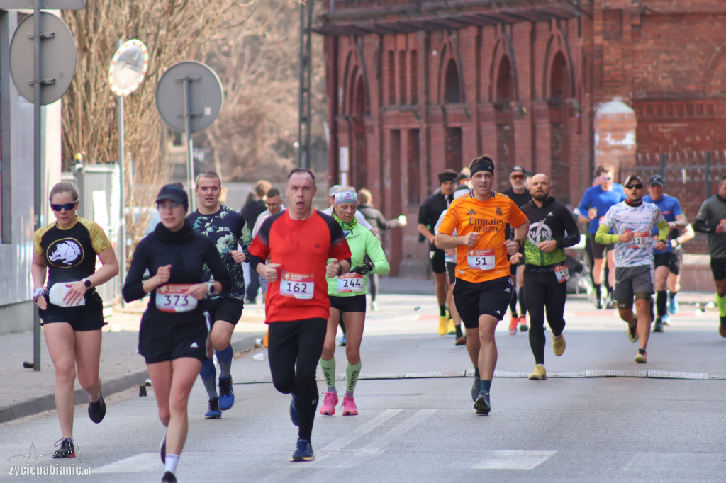 Bieg na dychę przez Pabianice