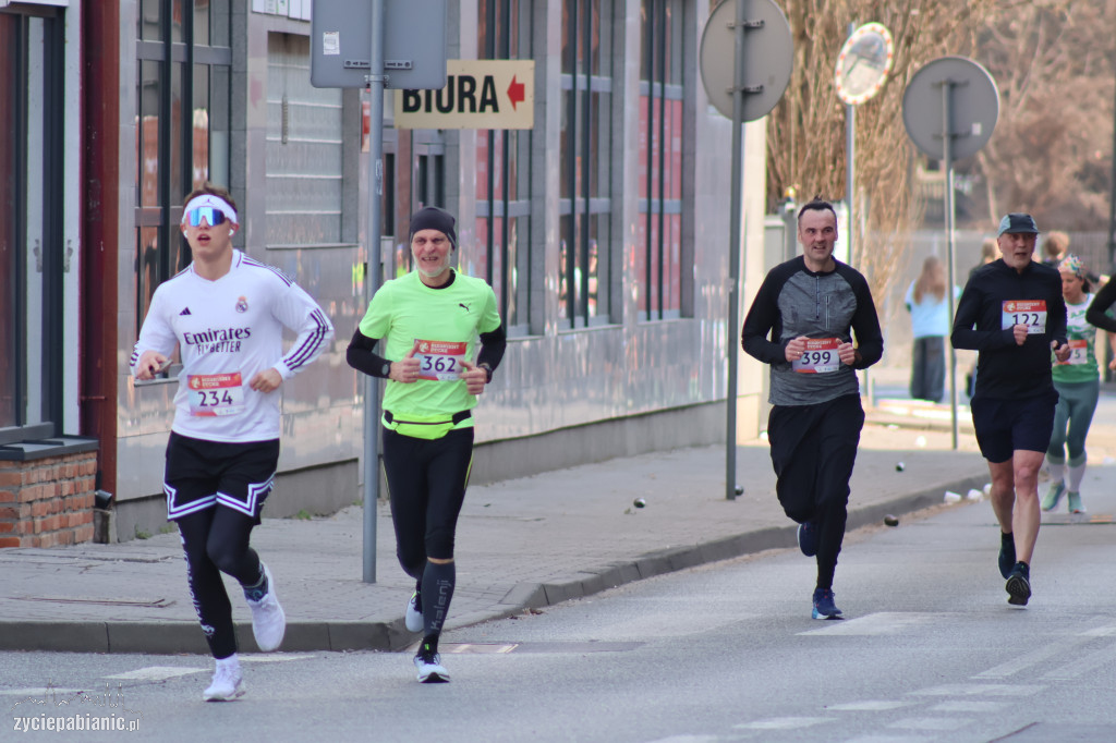 Bieg na dychę przez Pabianice