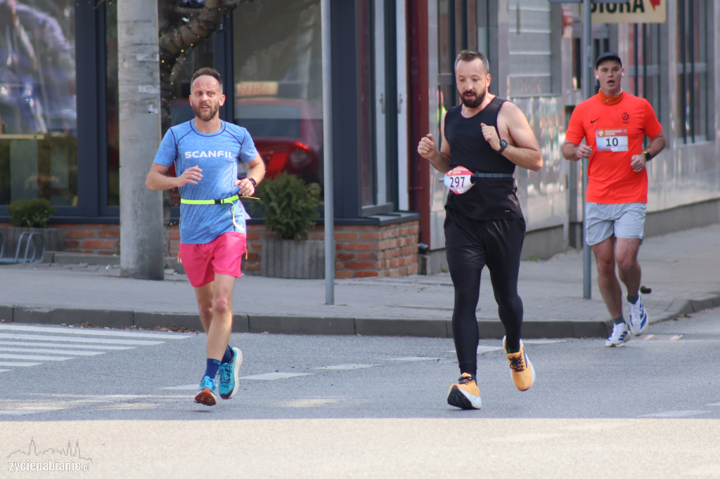 Bieg na dychę przez Pabianice
