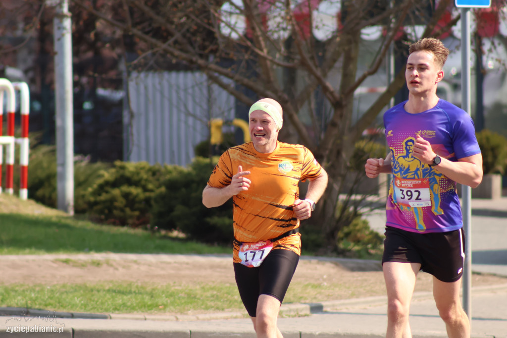 Bieg na dychę przez Pabianice